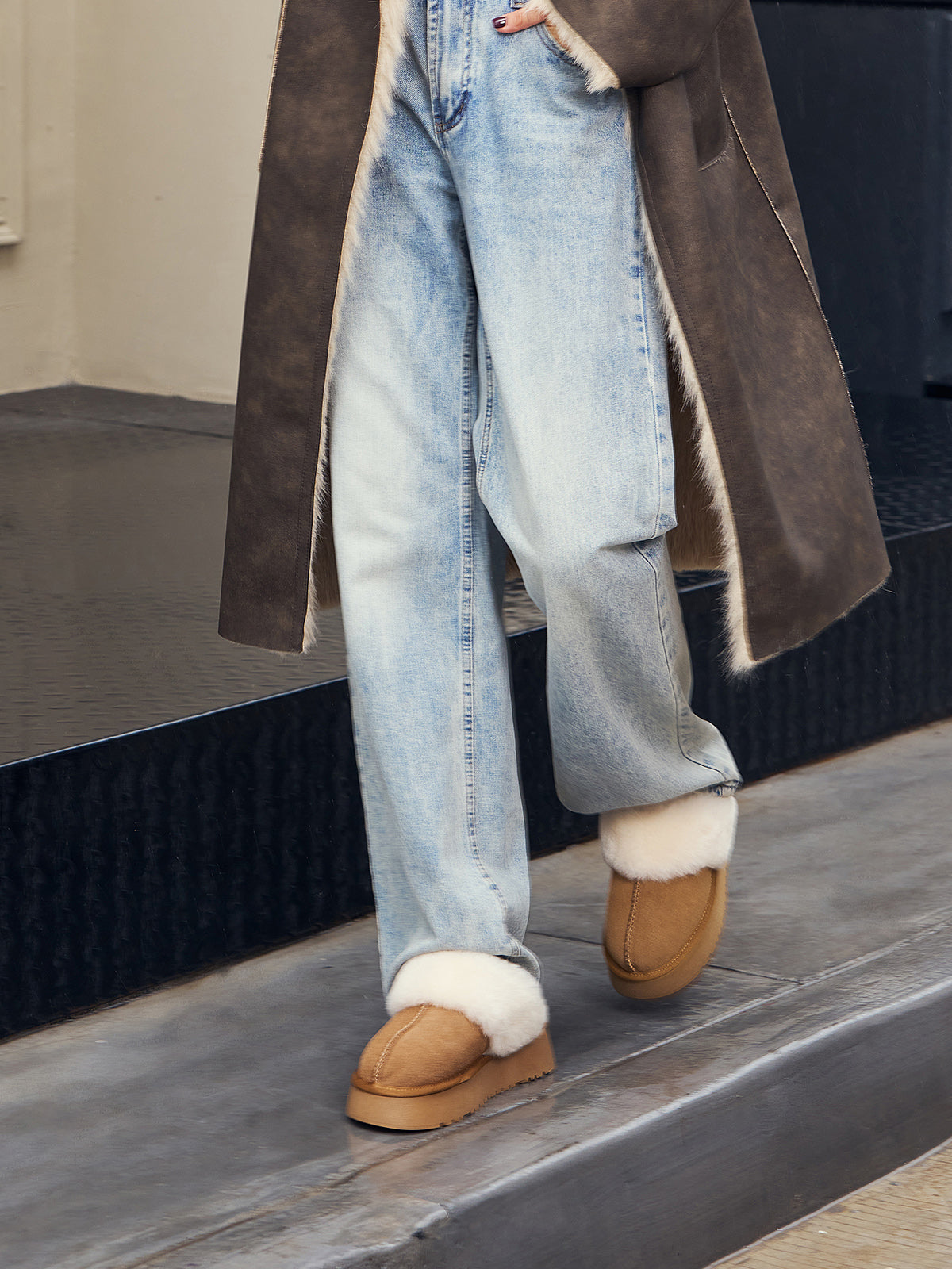 Furry Leather Slippers – Cozy Shearling-Lined Indoor Shoes with Non-Slip Sole