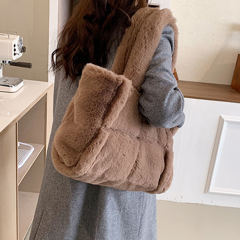 Dante Plush Handbag: Chic Winter Accessory for Women