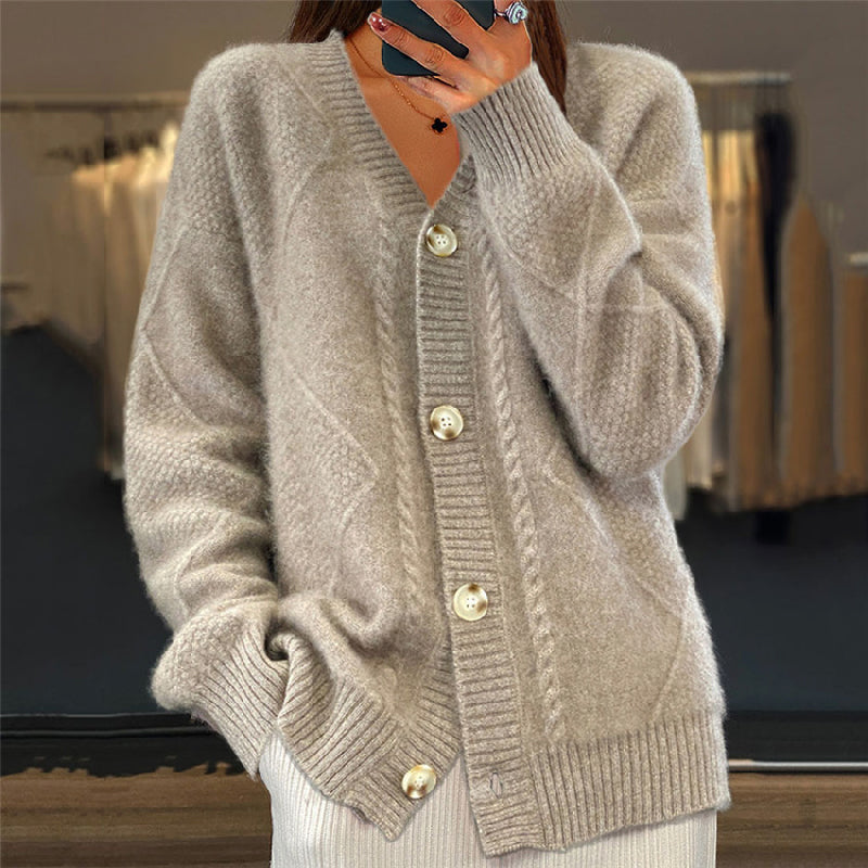 Soft Cable Knit Cardigan – Cozy Feminine Style with Elegant Button Details
