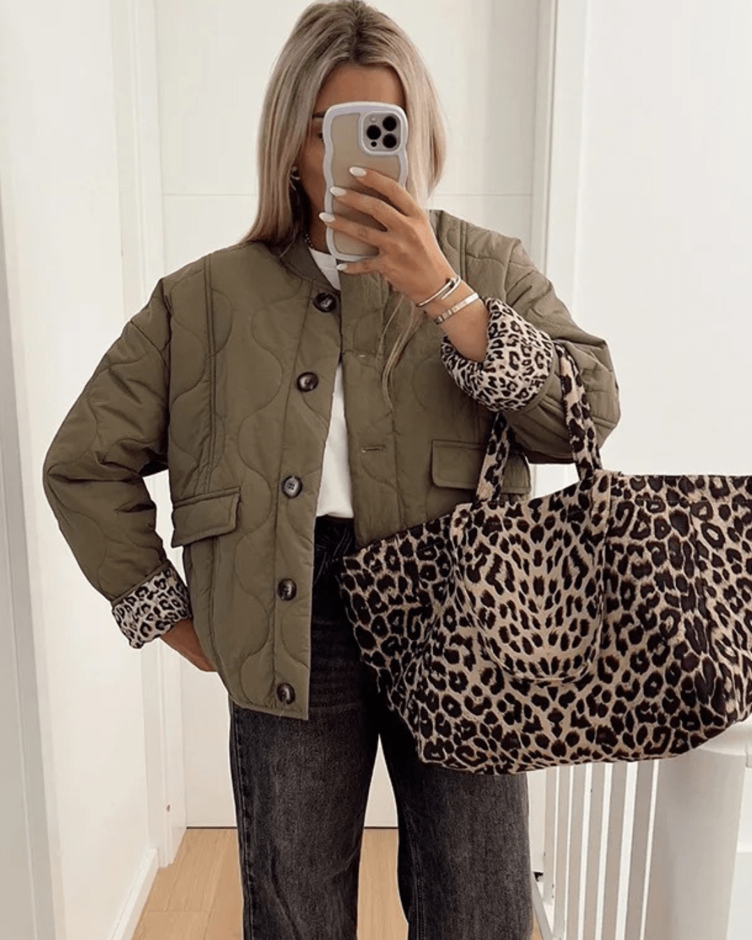 Women’s Jacket with Leopard Lining – Modern Fit Coat for Everyday and Smart Wear