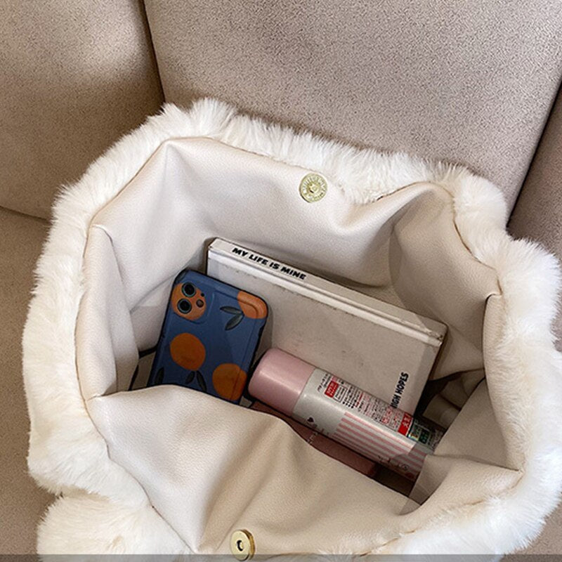 Dante Plush Handbag: Chic Winter Accessory for Women