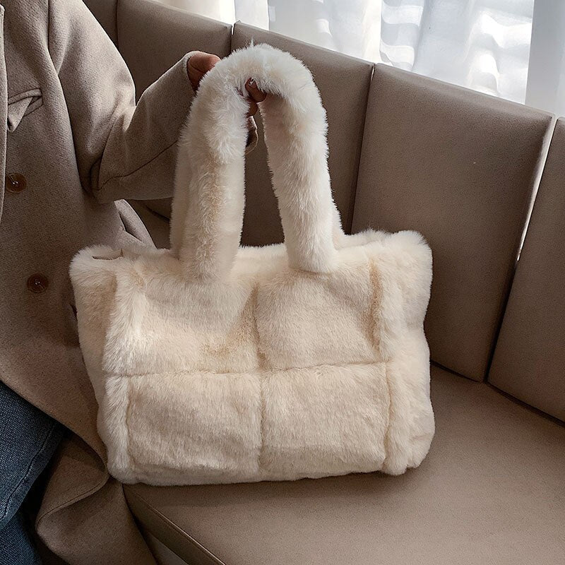 Dante Plush Handbag: Chic Winter Accessory for Women