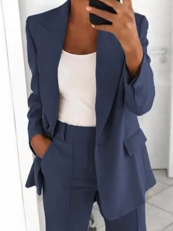 Casual Women's Suit with Relaxed Fit