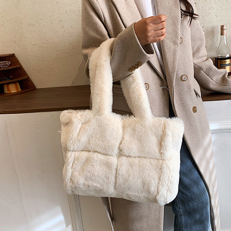 Dante Plush Handbag: Chic Winter Accessory for Women