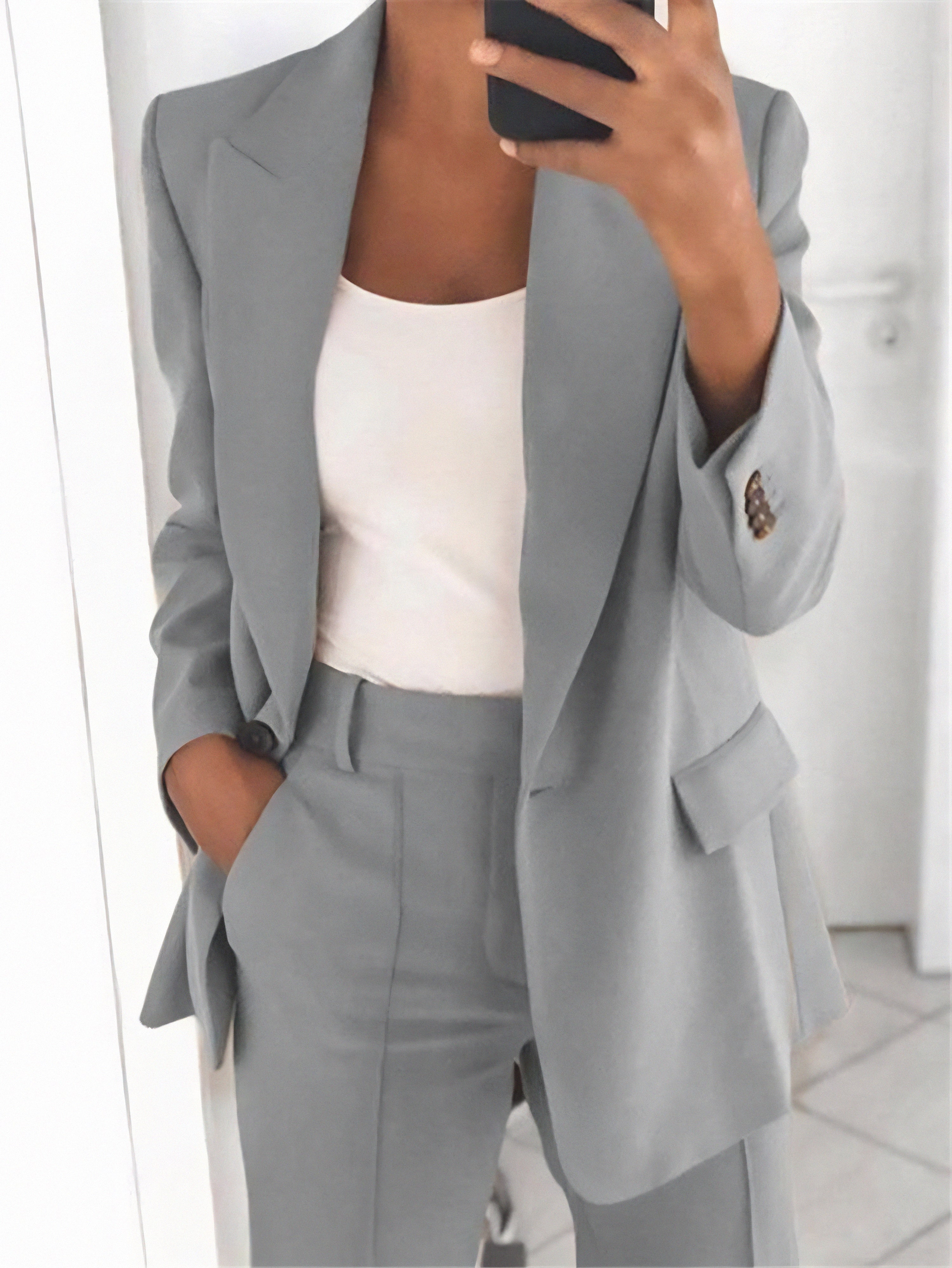 Casual Women's Suit with Relaxed Fit