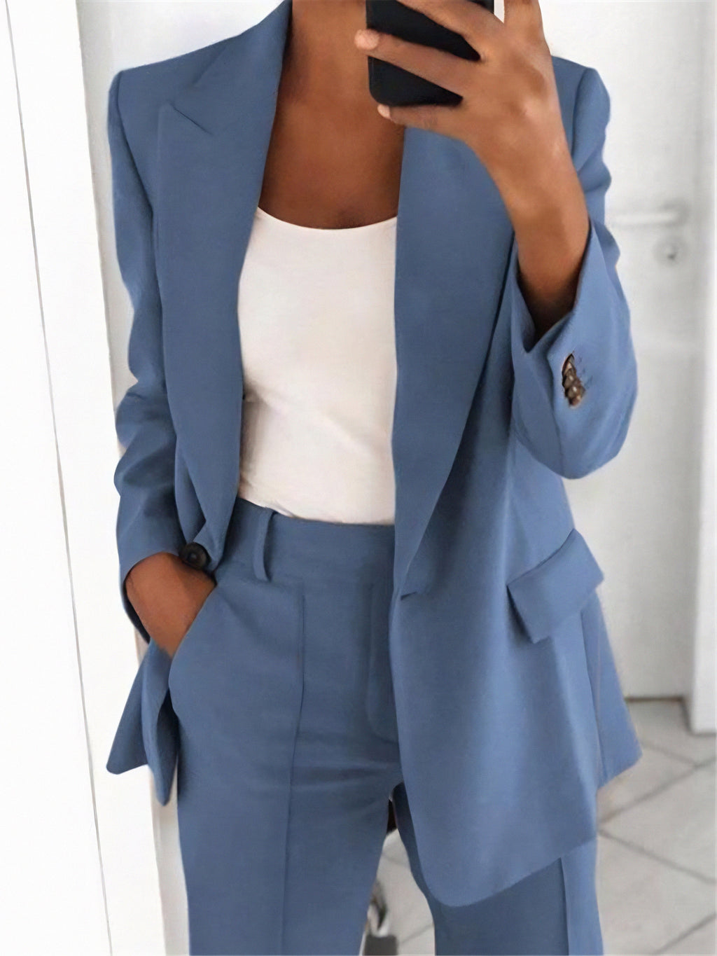 Casual Women's Suit with Relaxed Fit