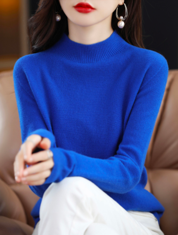 Warm and Comfortable Long-Sleeve Wool Sweater