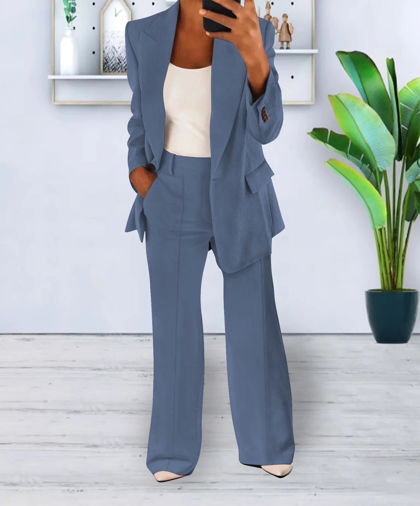 Casual Women's Suit with Relaxed Fit