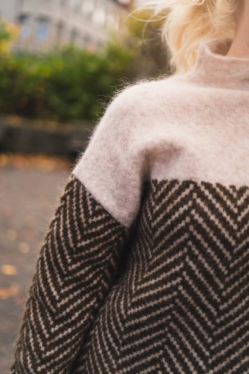 Gia - Luxurious turtleneck sweater