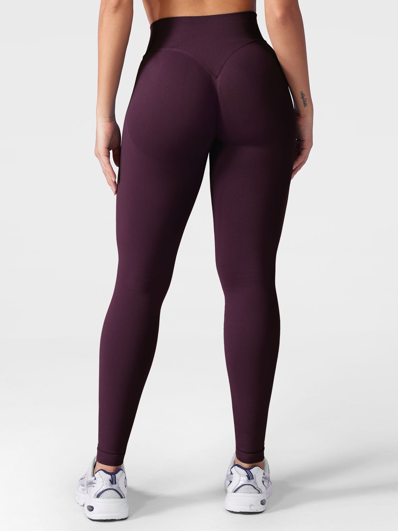 Seamless Sculpting Leggings – High-Intensity Fit with Moisture-Wicking Fabric