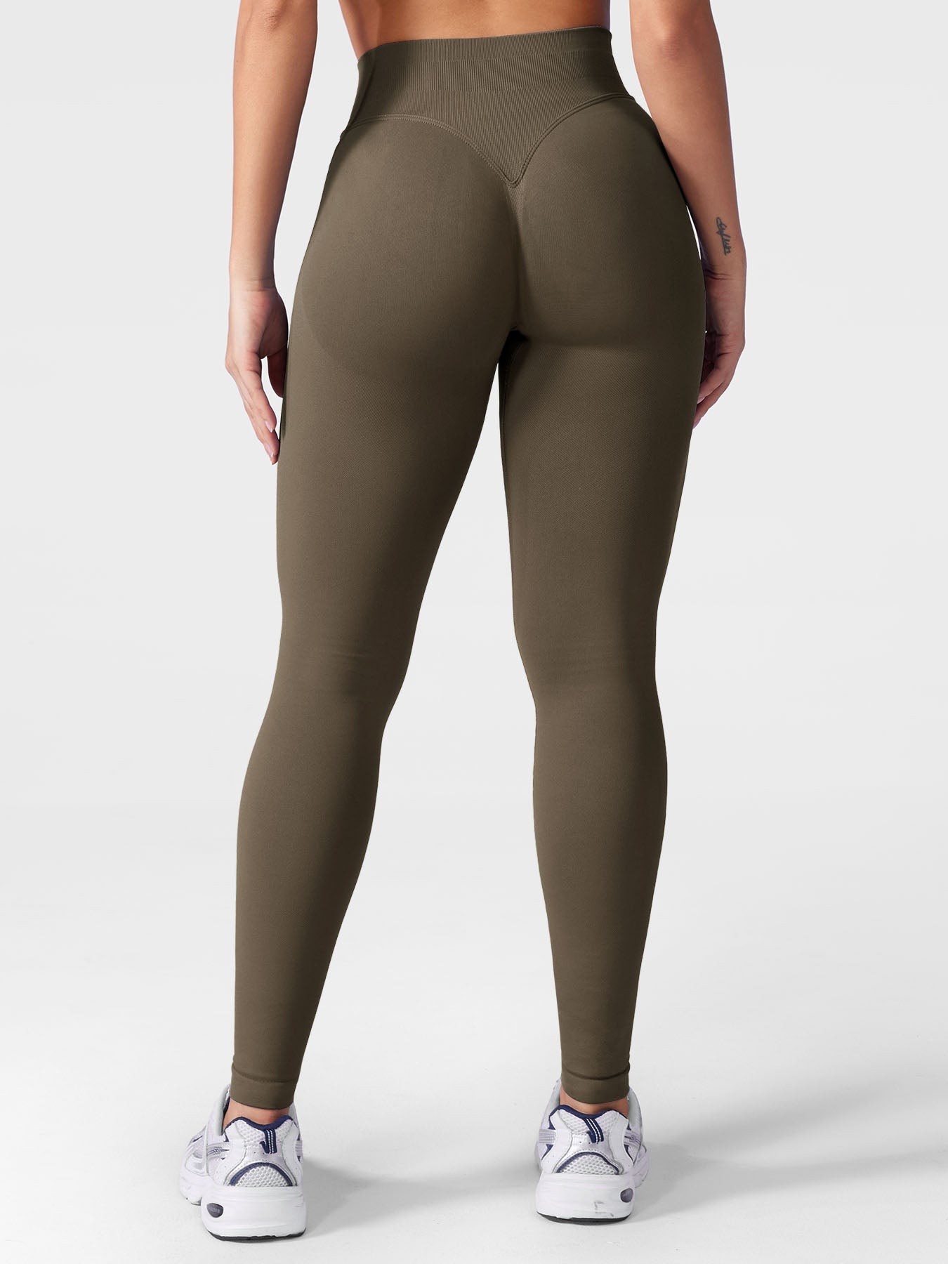 Seamless Sculpting Leggings – High-Intensity Fit with Moisture-Wicking Fabric