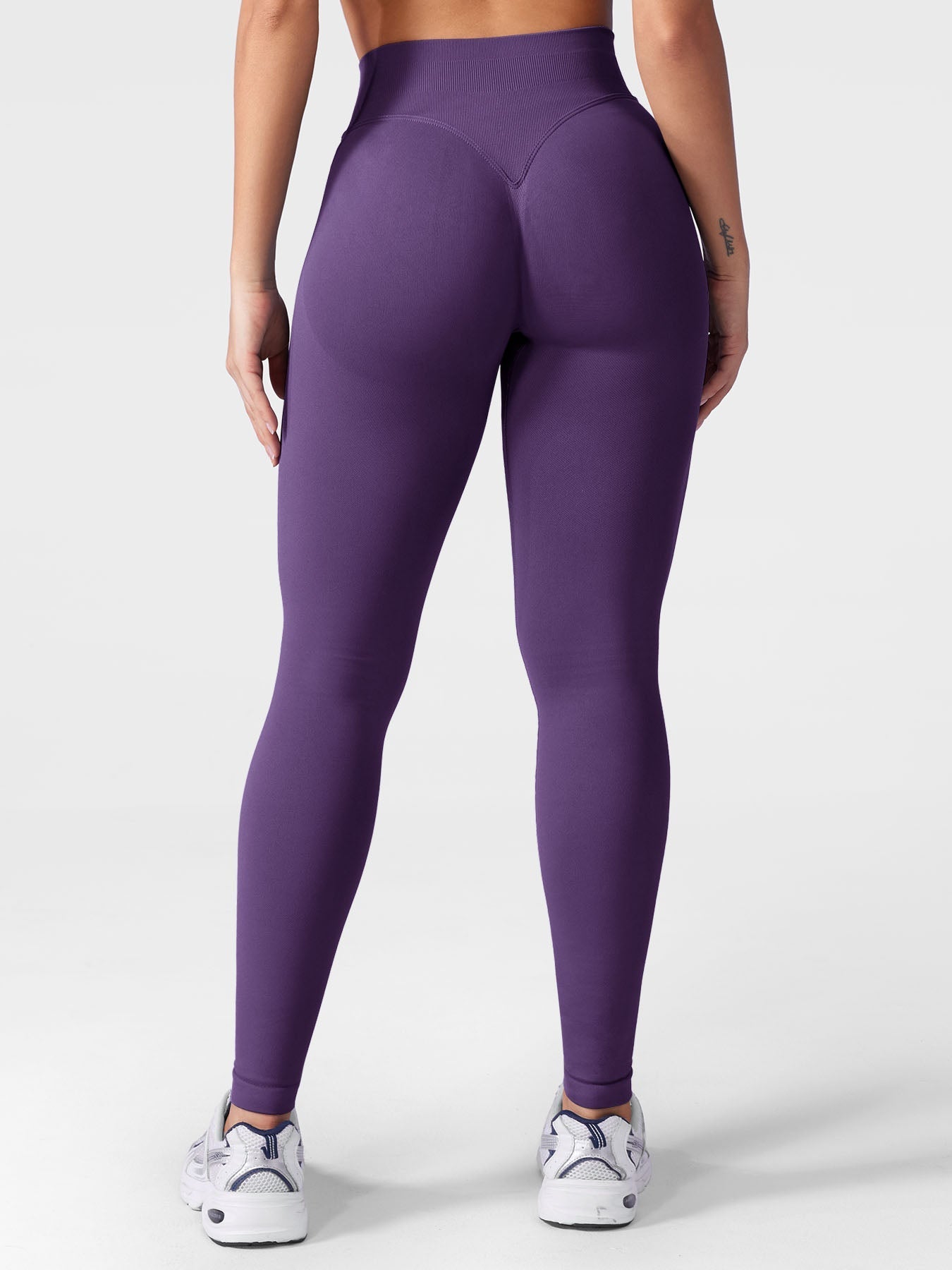 Seamless Sculpting Leggings – High-Intensity Fit with Moisture-Wicking Fabric