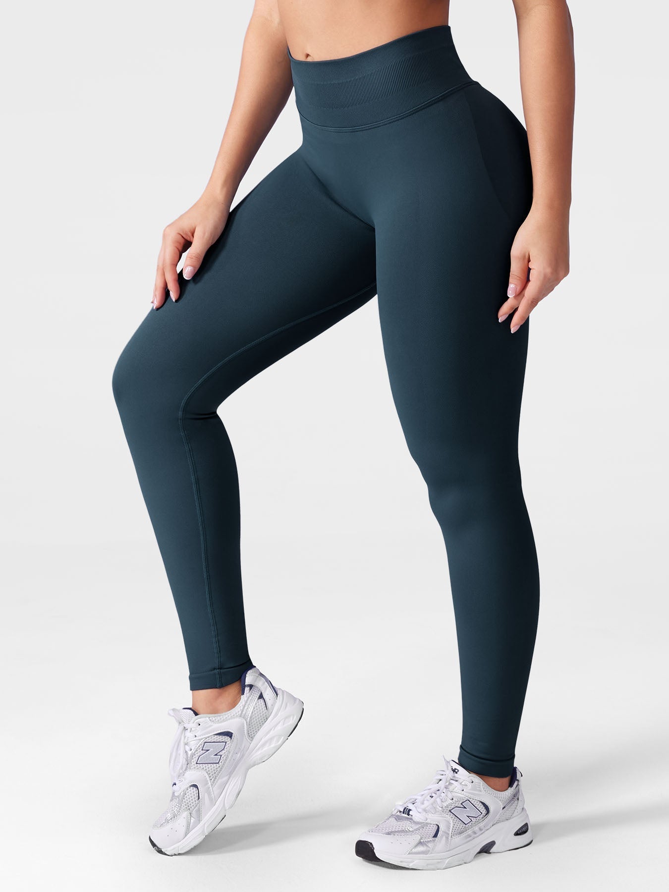 Seamless Sculpting Leggings – High-Intensity Fit with Moisture-Wicking Fabric