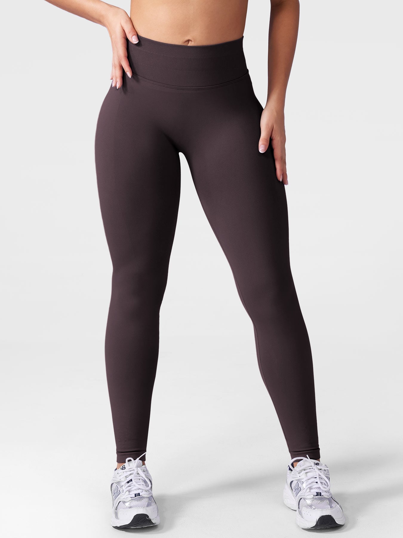 Seamless Sculpting Leggings – High-Intensity Fit with Moisture-Wicking Fabric