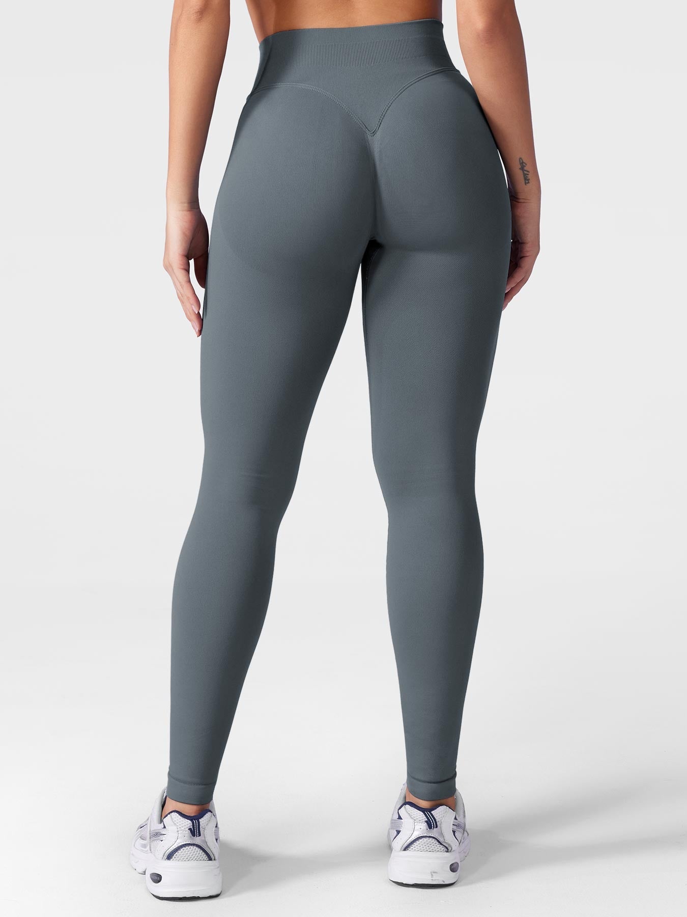Seamless Sculpting Leggings – High-Intensity Fit with Moisture-Wicking Fabric