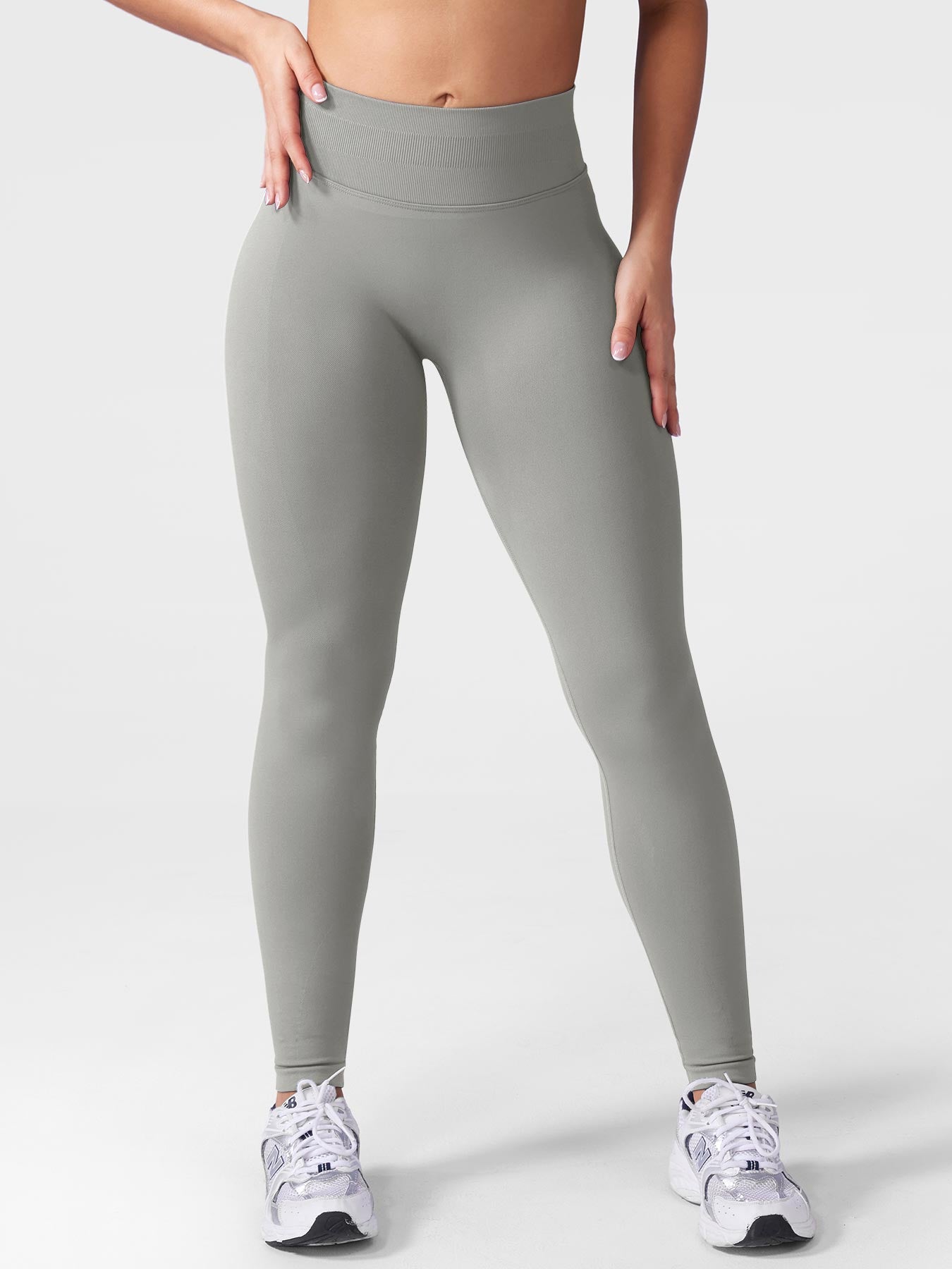 Seamless Sculpting Leggings – High-Intensity Fit with Moisture-Wicking Fabric